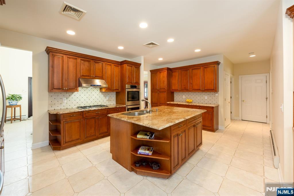 3 Woodcrest Lane