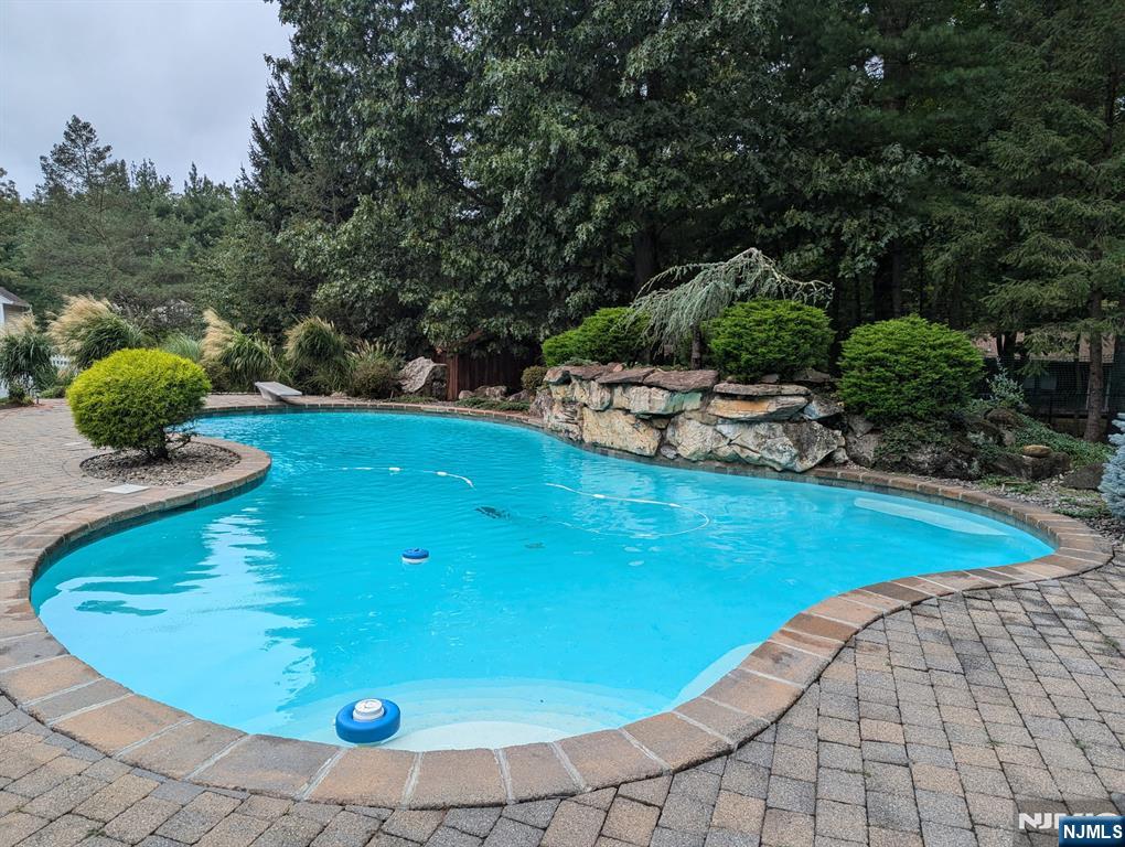 3 Woodcrest Lane