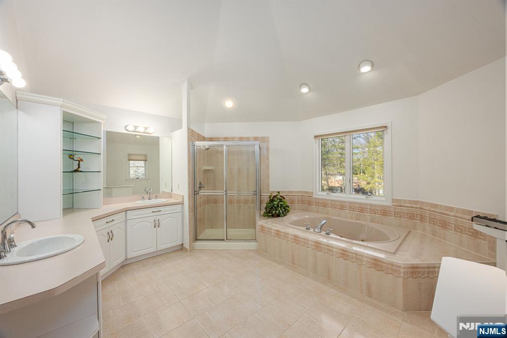 3 Woodcrest Lane