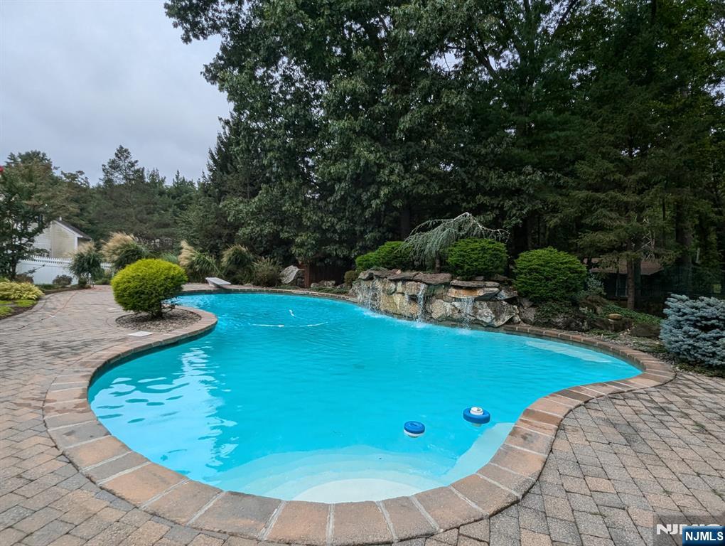 3 Woodcrest Lane