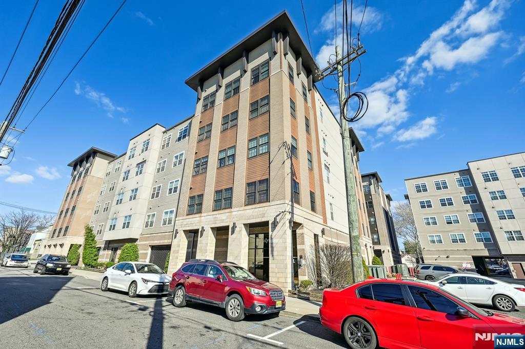 5808 Washington Street 304
