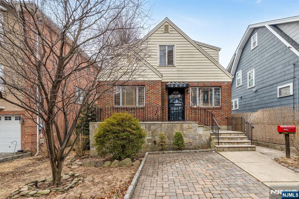 44 Knox Avenue