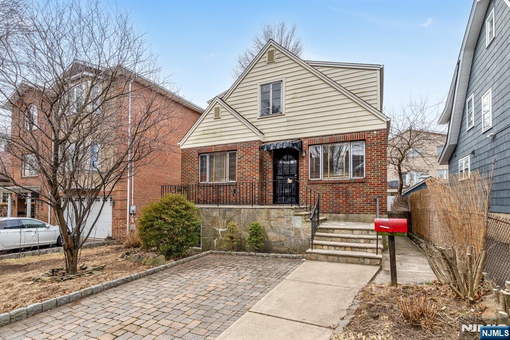 44 Knox Avenue