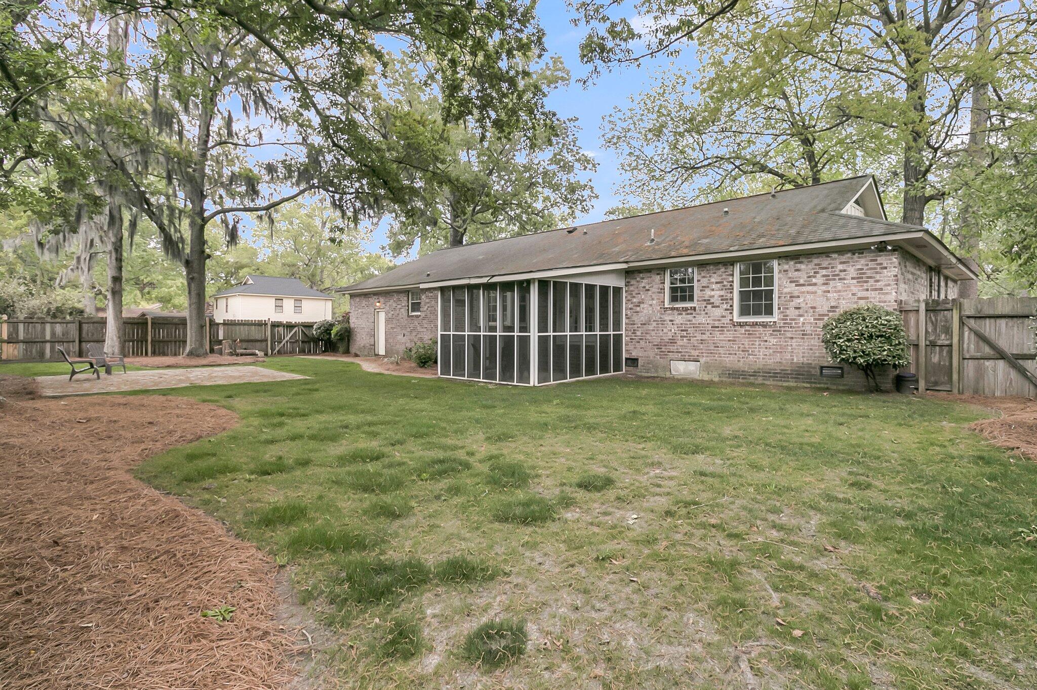 811 E Estates Boulevard