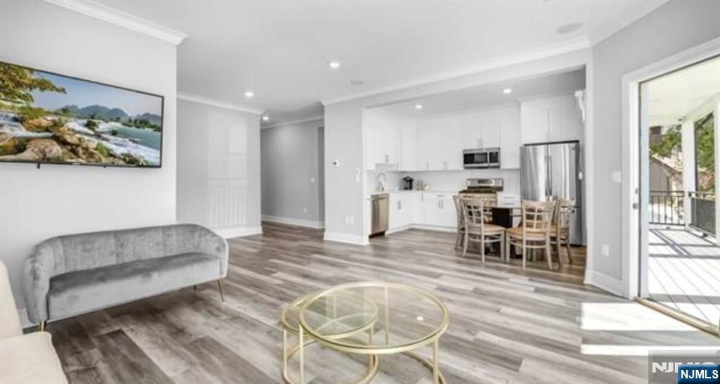 21 Valley Avenue 1