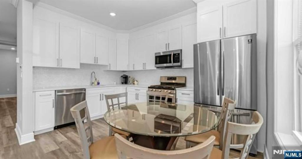 21 Valley Avenue 1