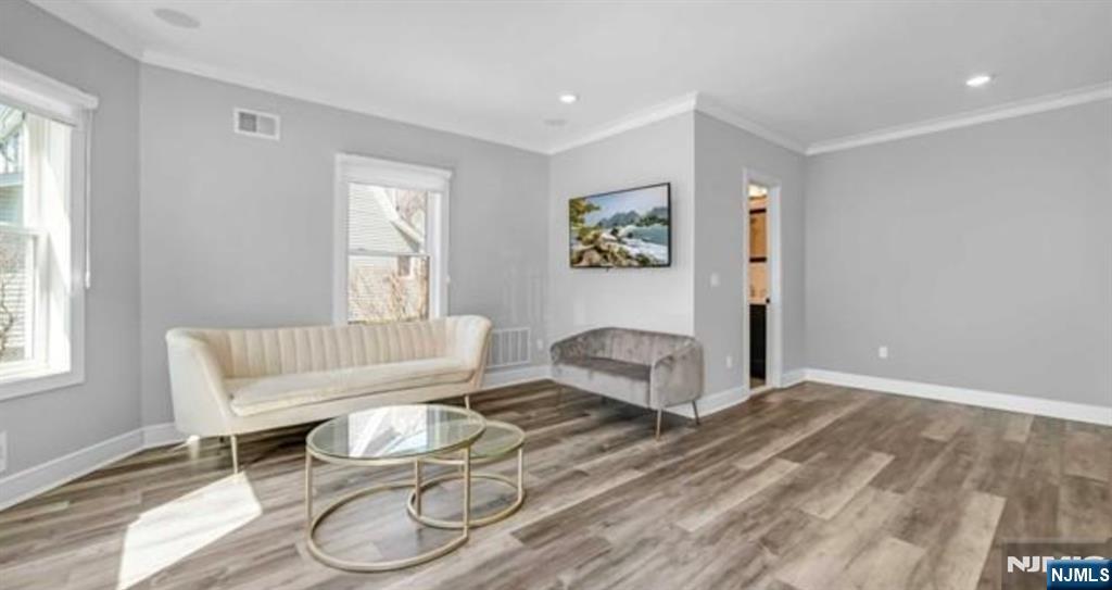 21 Valley Avenue 1