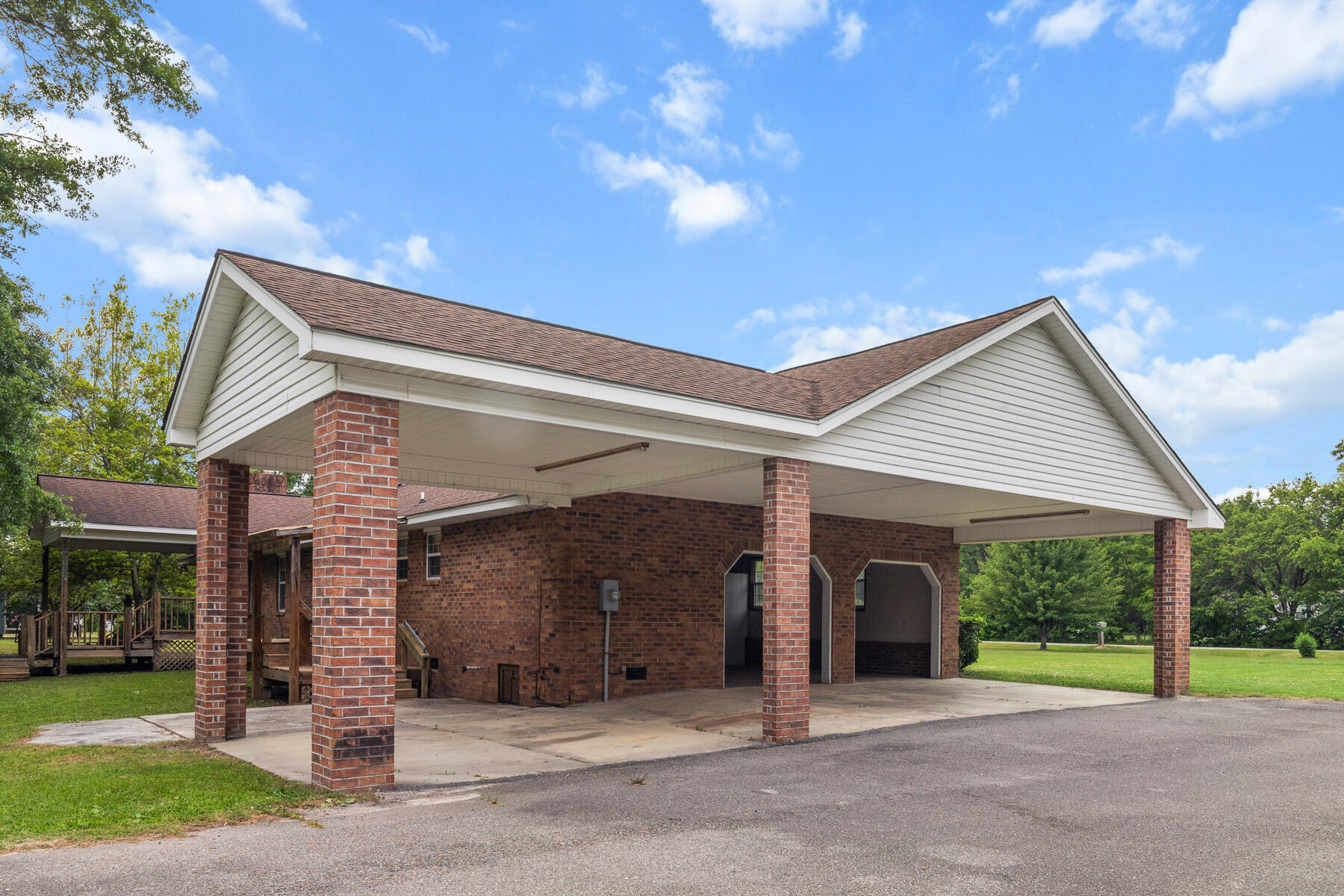 228 Dogwood Trail