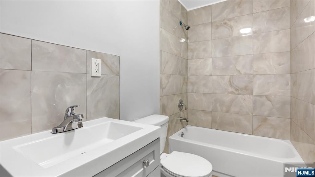 61 S Maple Avenue 3