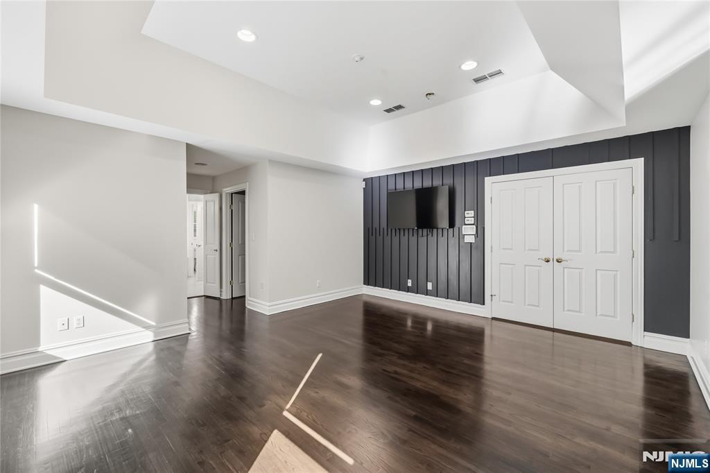 32 Moeser Place