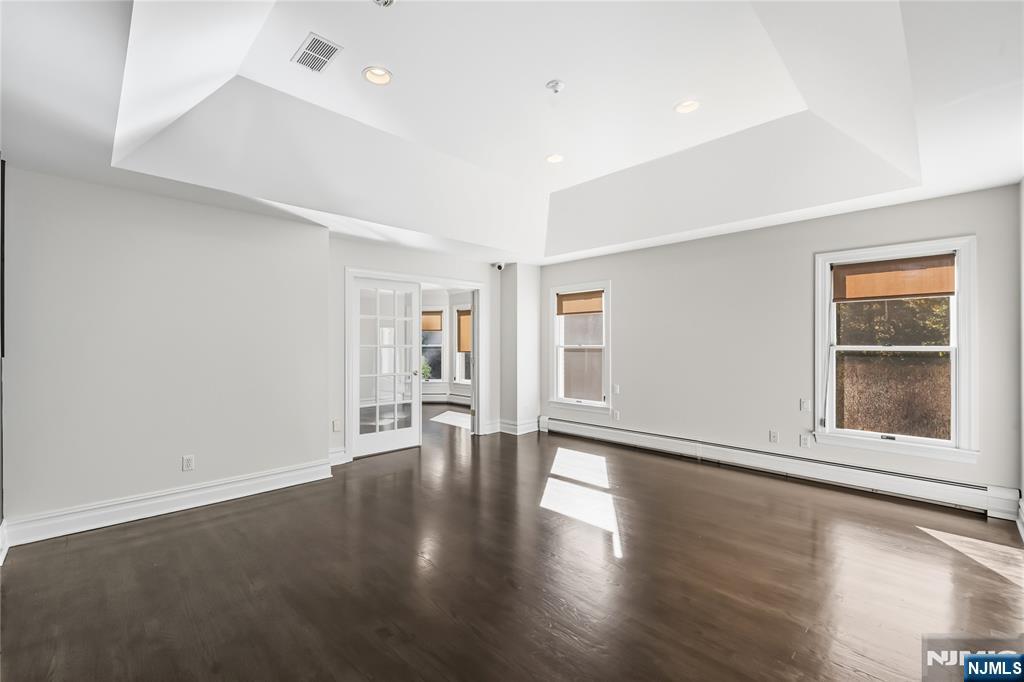 32 Moeser Place