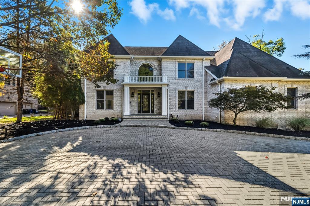32 Moeser Place