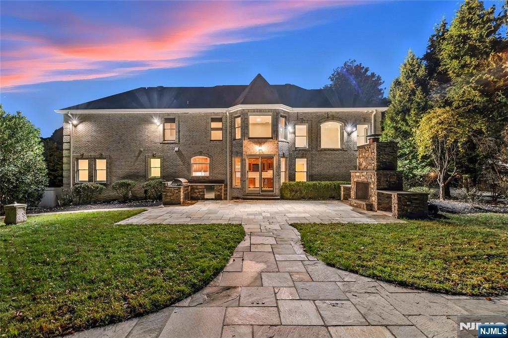 32 Moeser Place