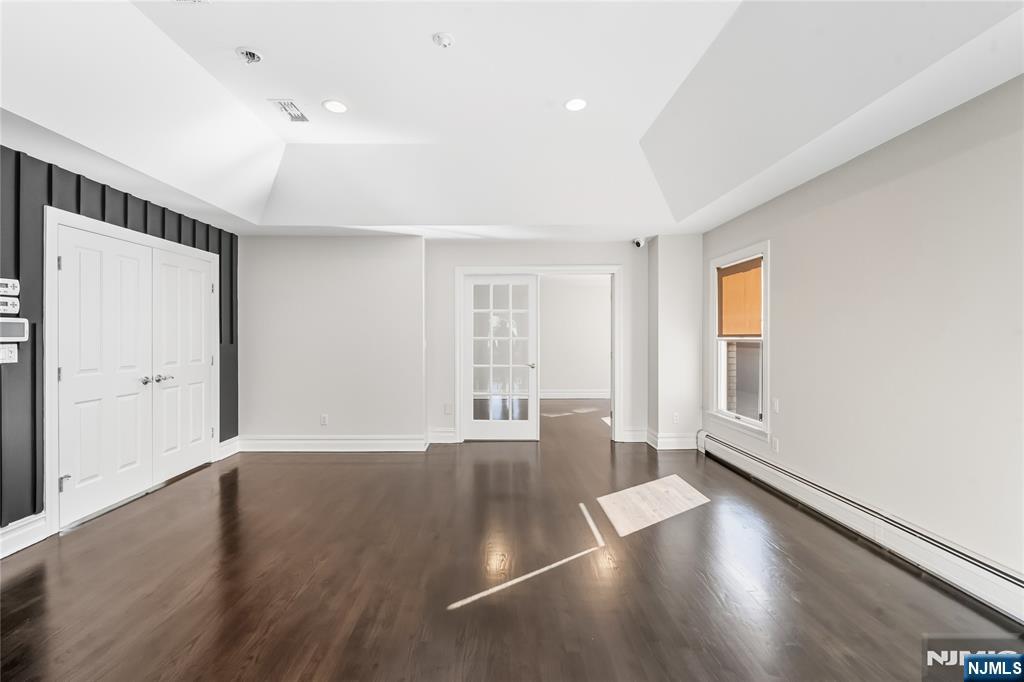 32 Moeser Place
