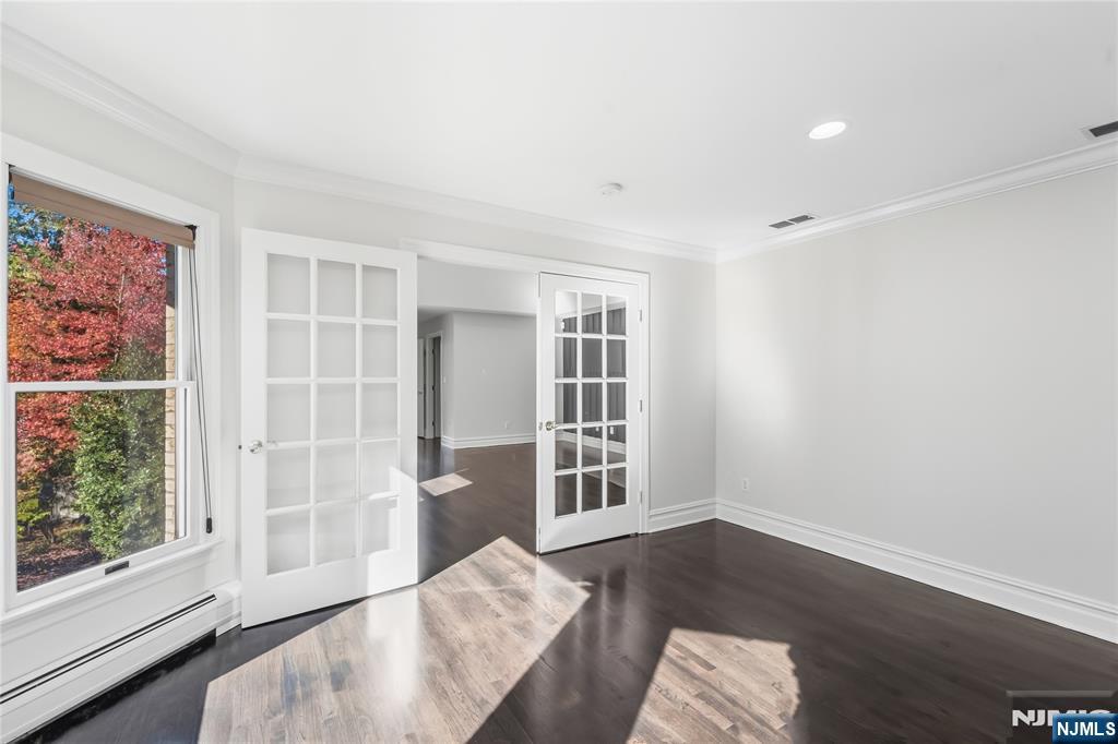 32 Moeser Place