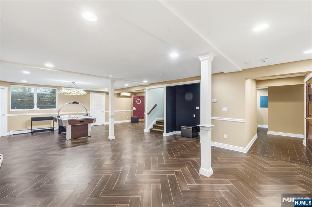 32 Moeser Place