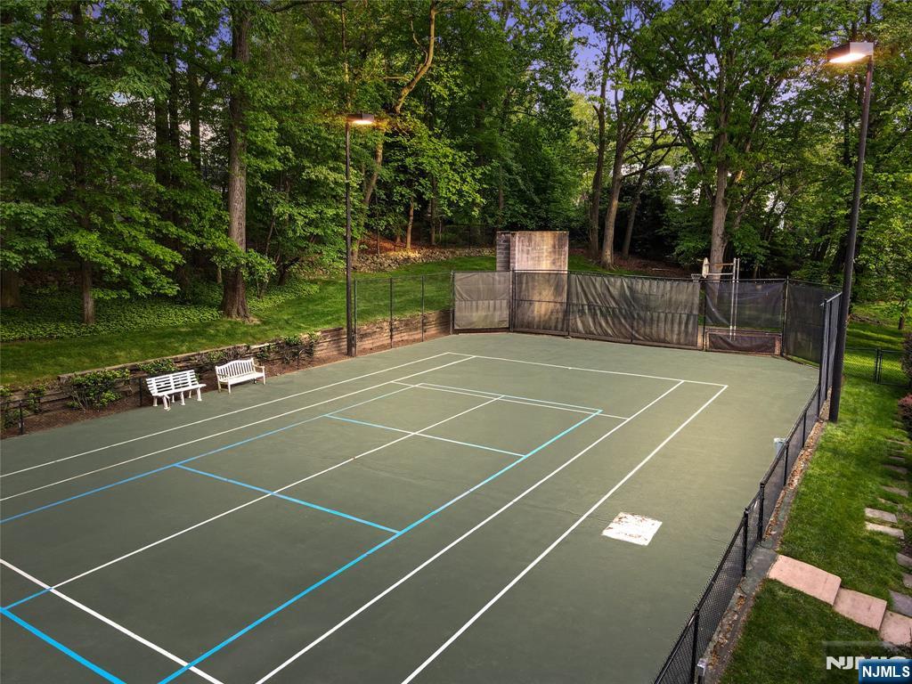 2 Canterbury Court
