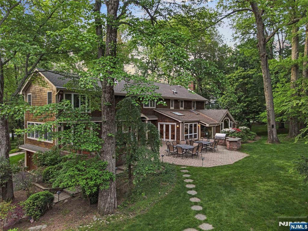 2 Canterbury Court
