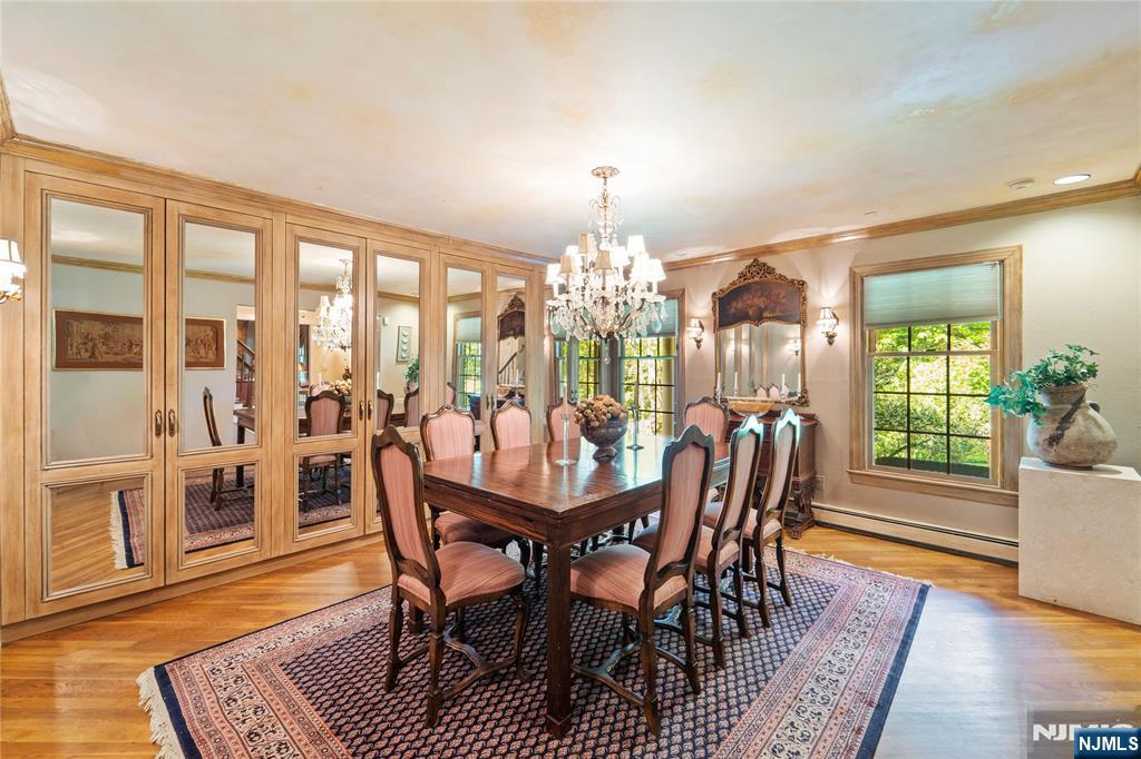 2 Canterbury Court