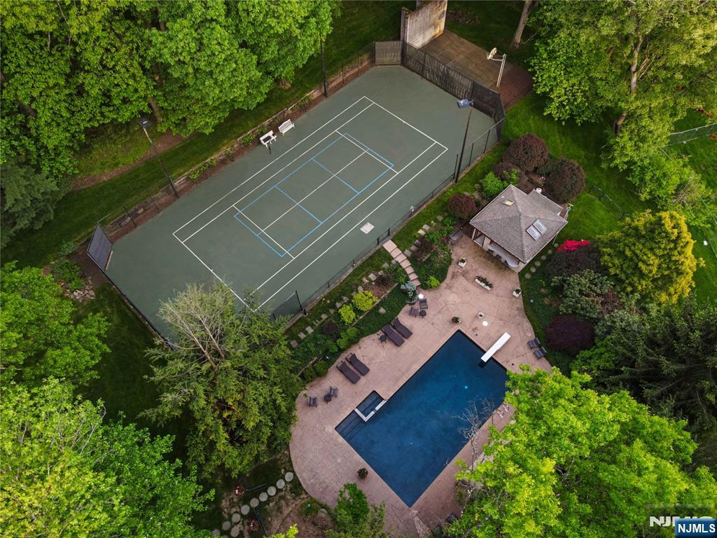 2 Canterbury Court
