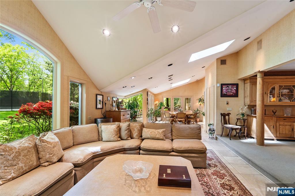 2 Canterbury Court