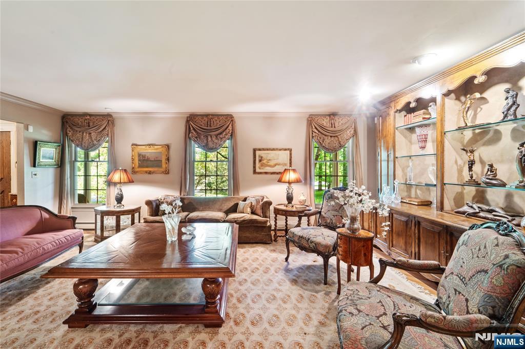 2 Canterbury Court