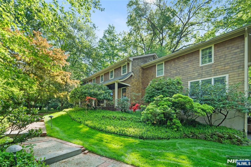 2 Canterbury Court