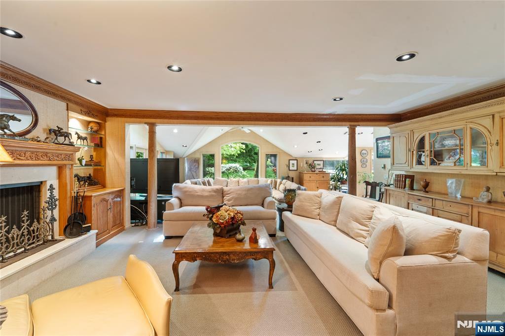 2 Canterbury Court