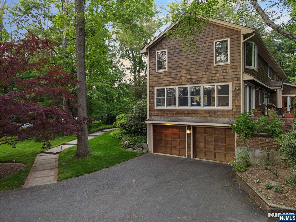 2 Canterbury Court