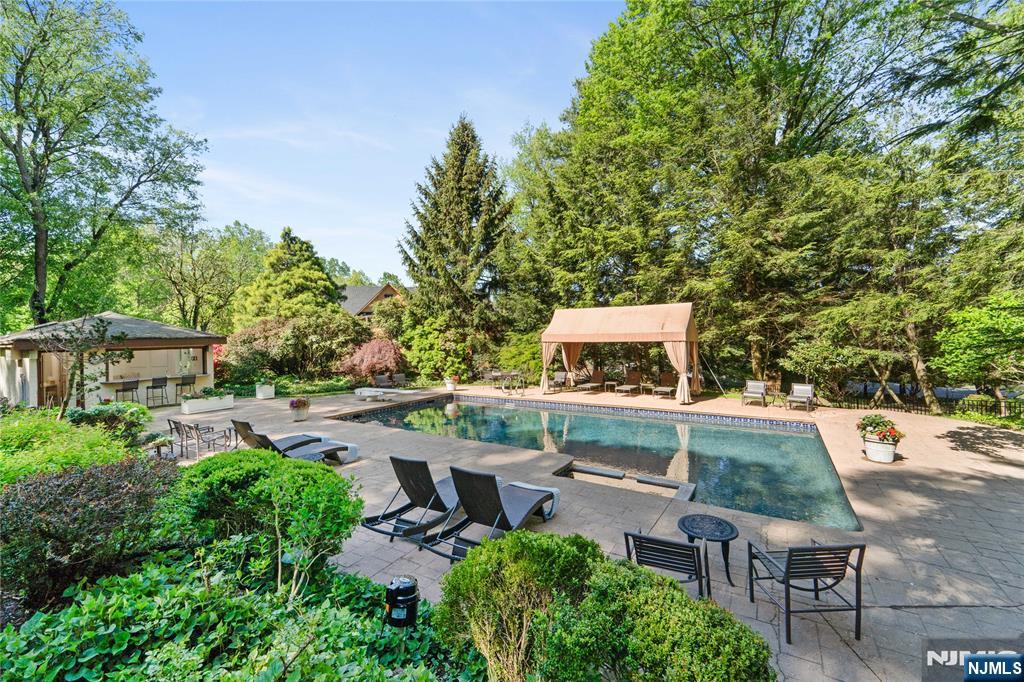 2 Canterbury Court