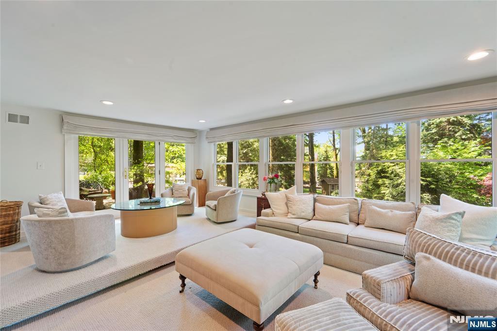 2 Canterbury Court