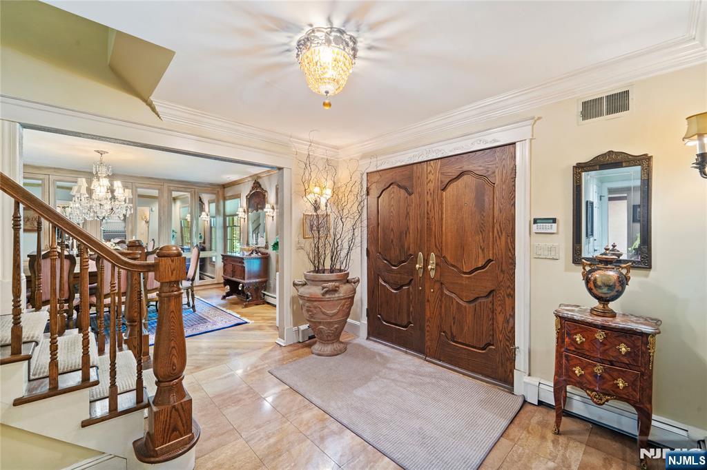 2 Canterbury Court