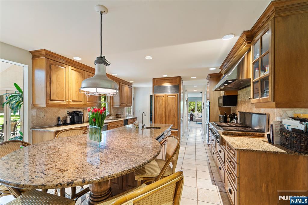 2 Canterbury Court