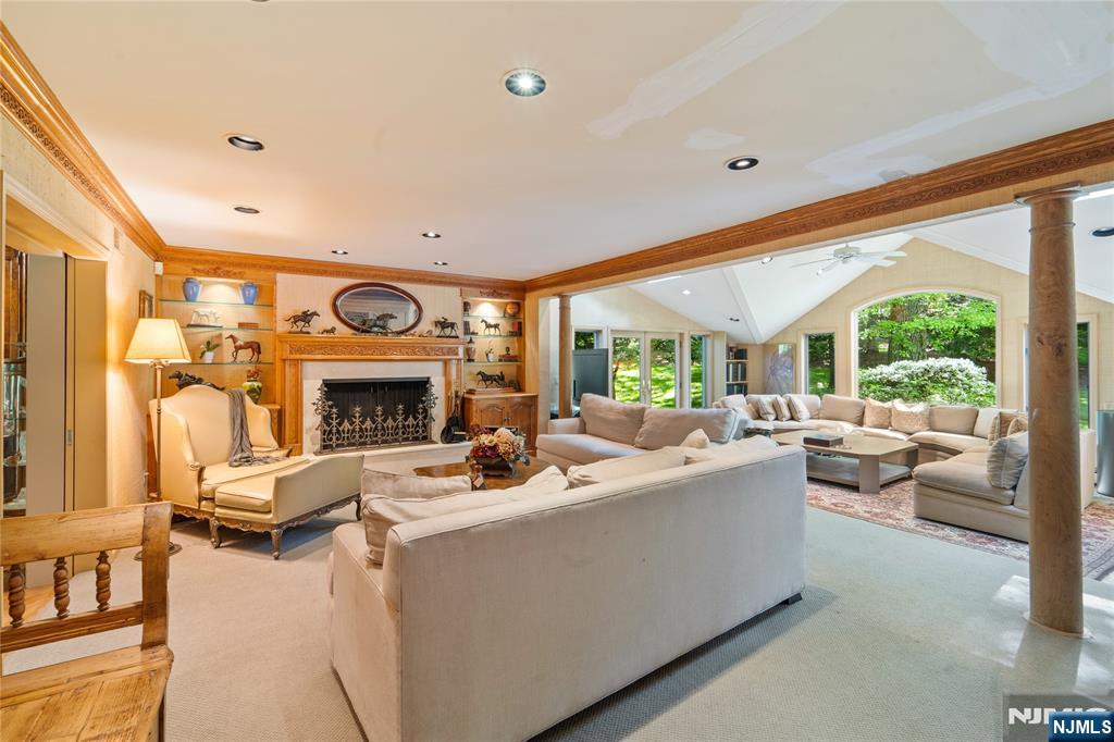 2 Canterbury Court