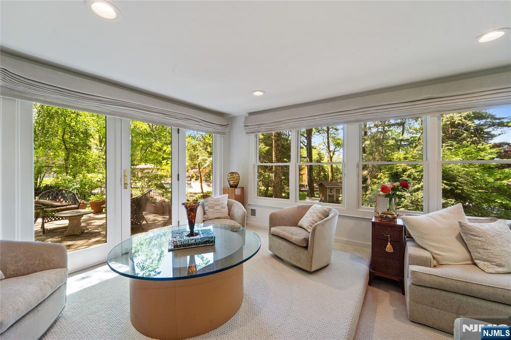 2 Canterbury Court