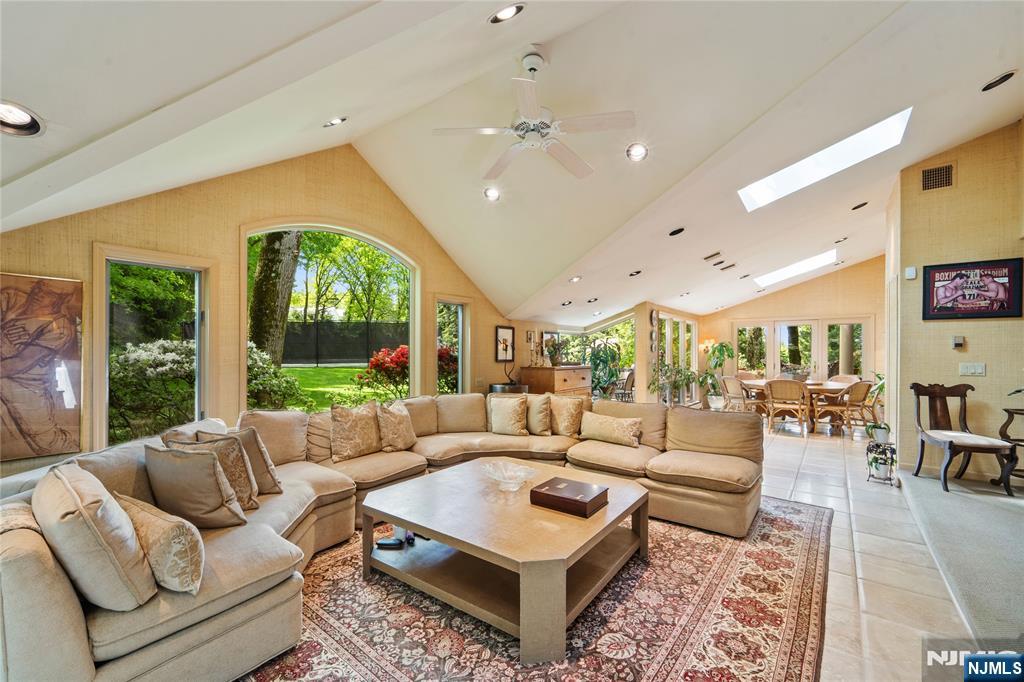 2 Canterbury Court