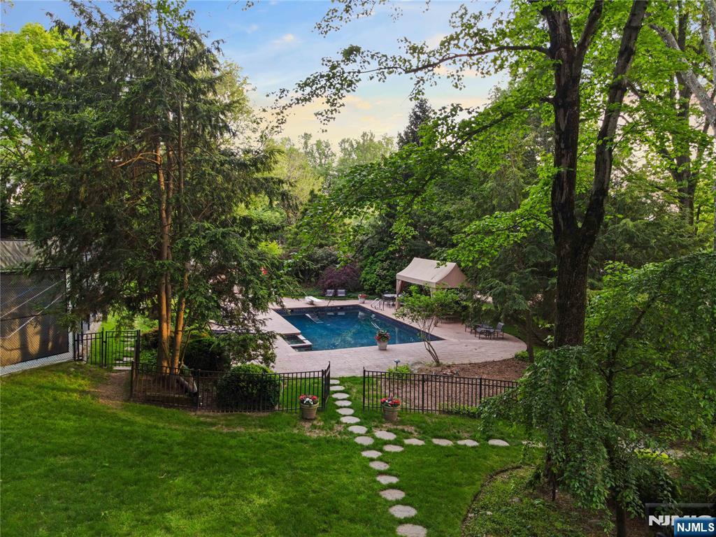 2 Canterbury Court