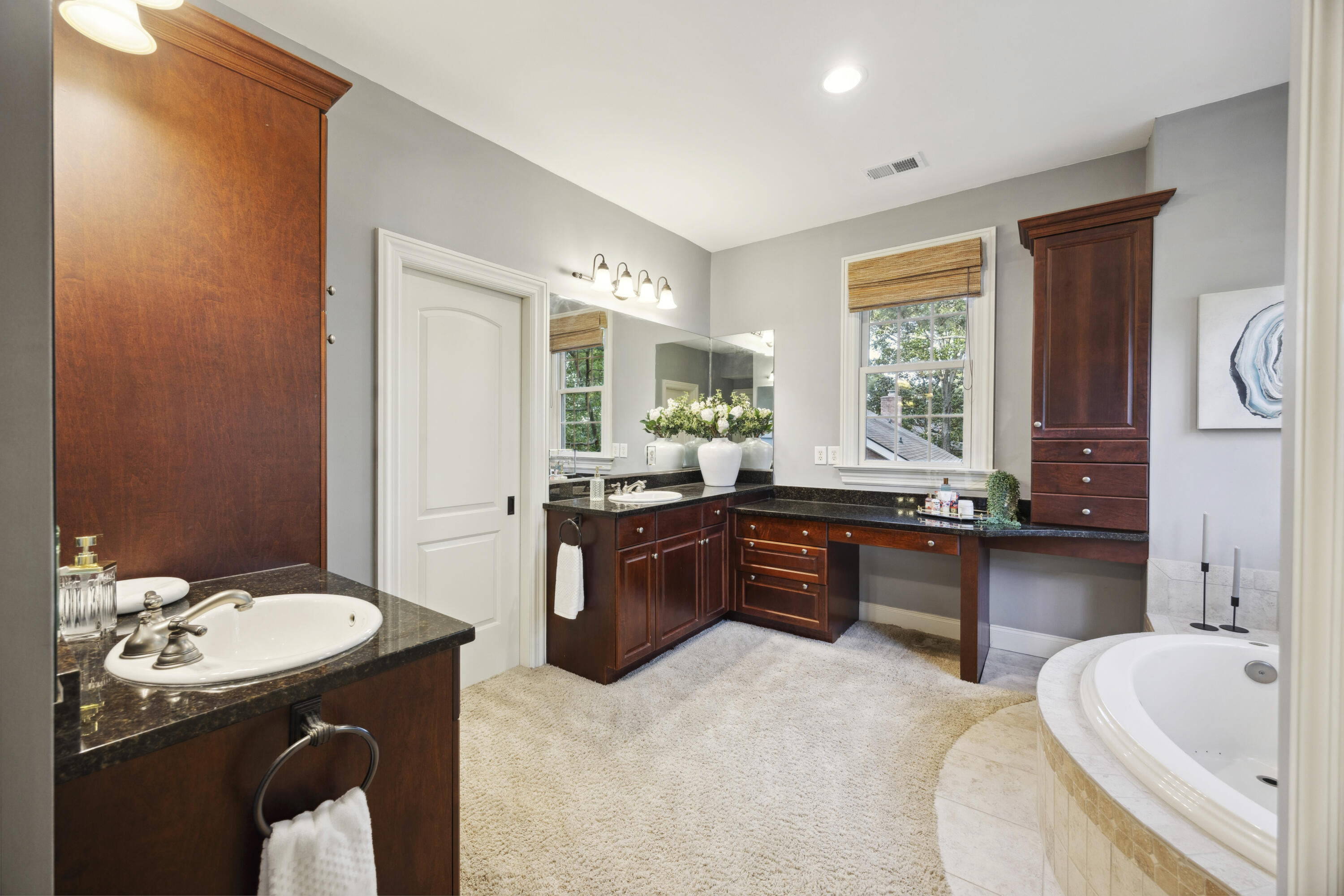 2206 Weepoolow Trail