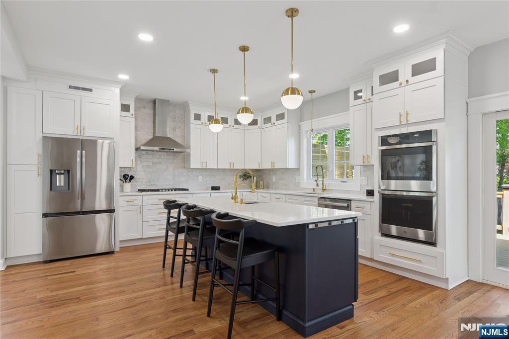 831 W Inman Avenue
