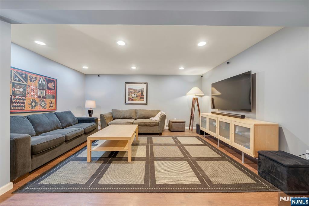 186 Coolidge Terrace