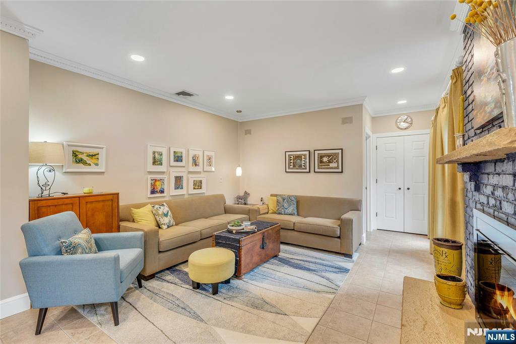 186 Coolidge Terrace
