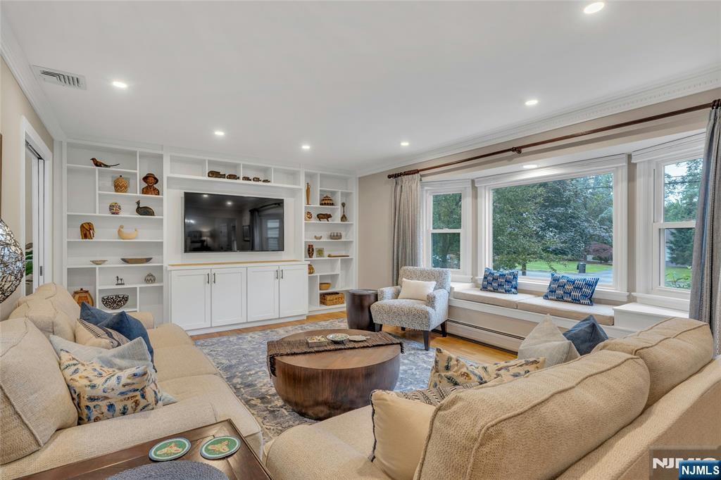 186 Coolidge Terrace