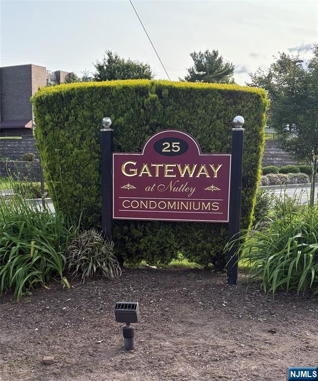 25 River Road 23