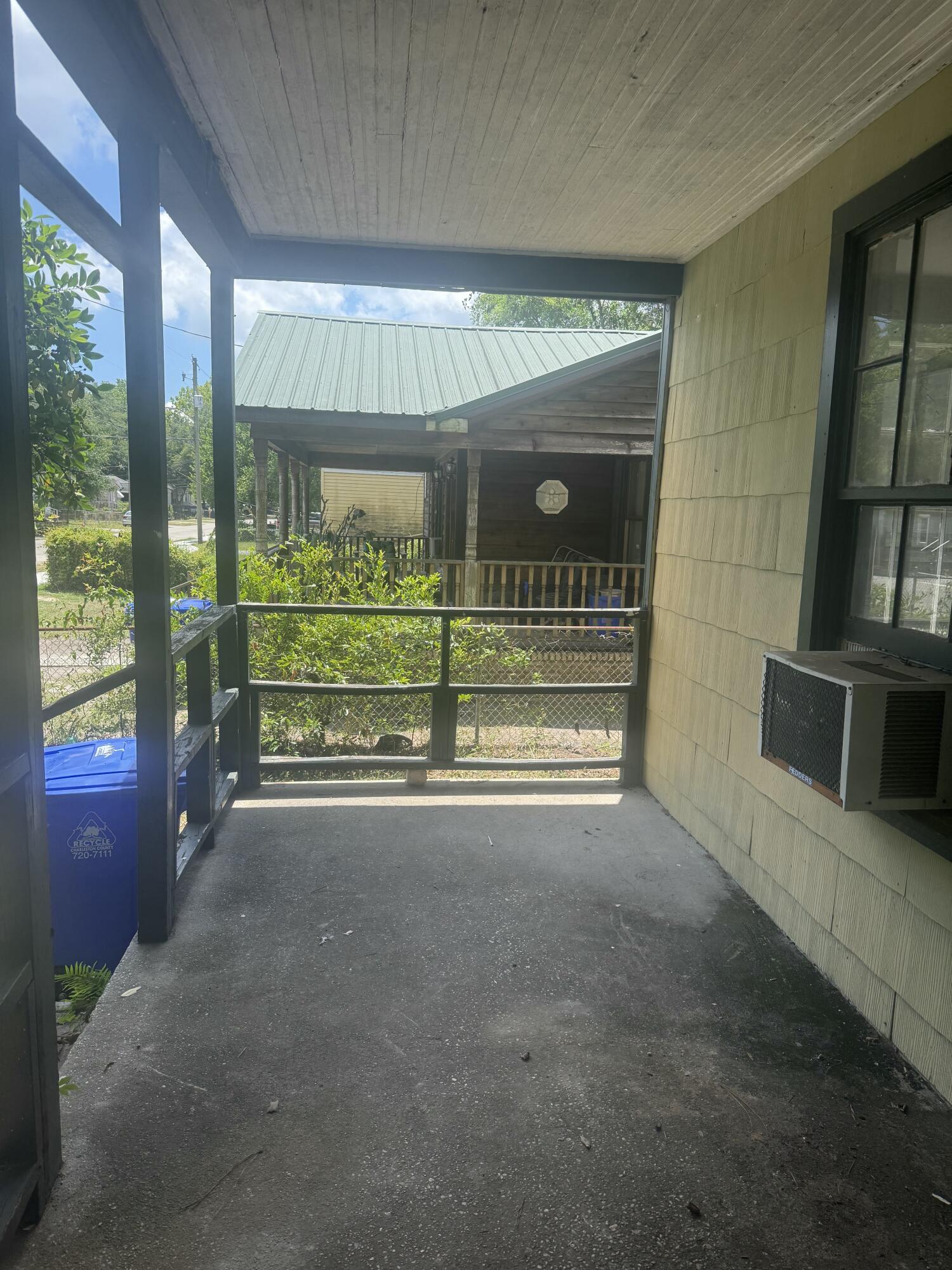 2738 W Surrey Drive