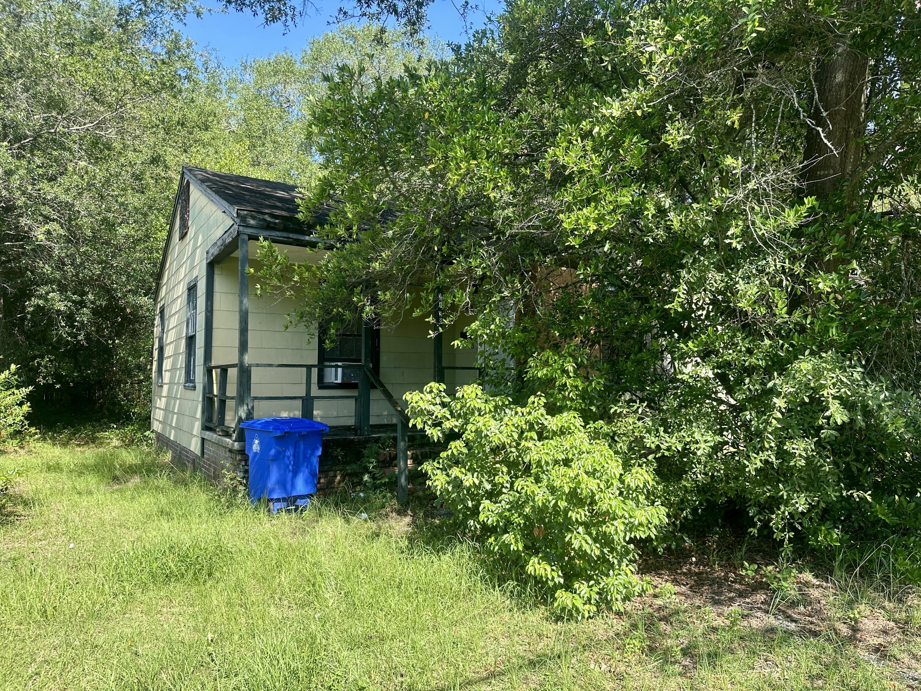 2738 W Surrey Drive
