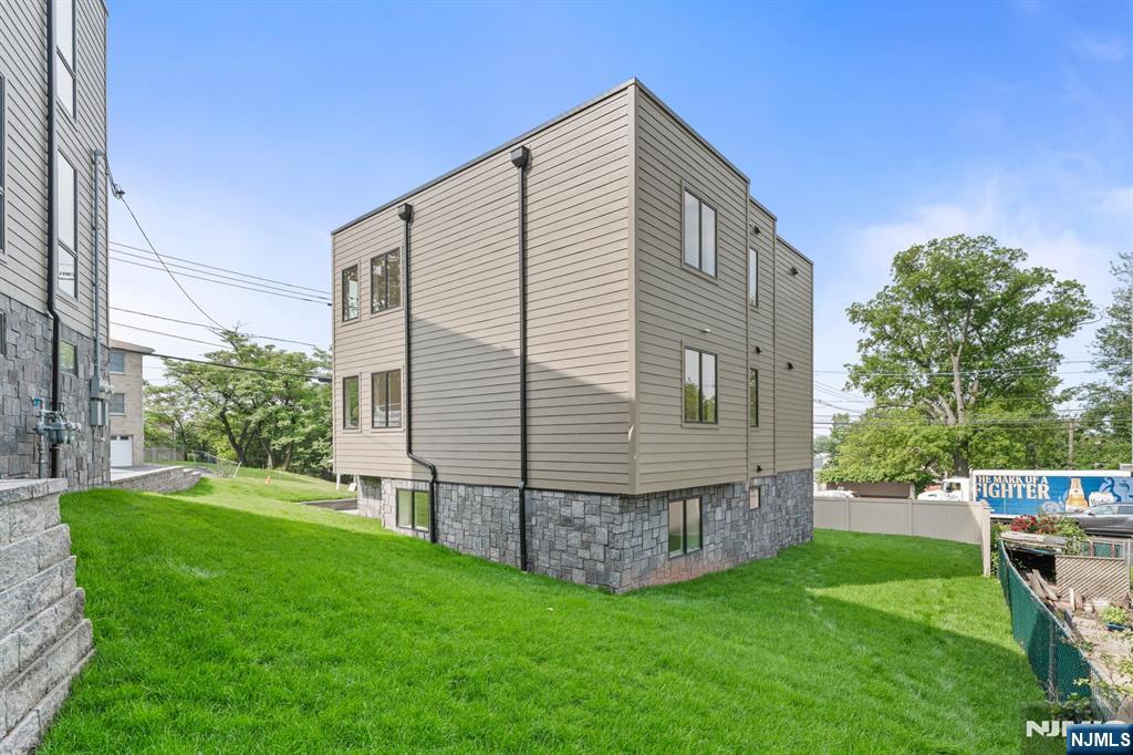 853 Pleasantview Terrace