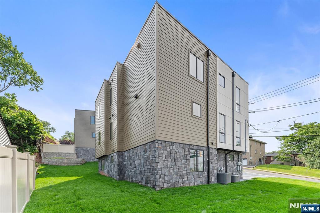 853 Pleasantview Terrace