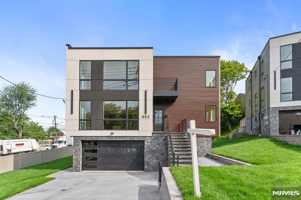 853 Pleasantview Terrace