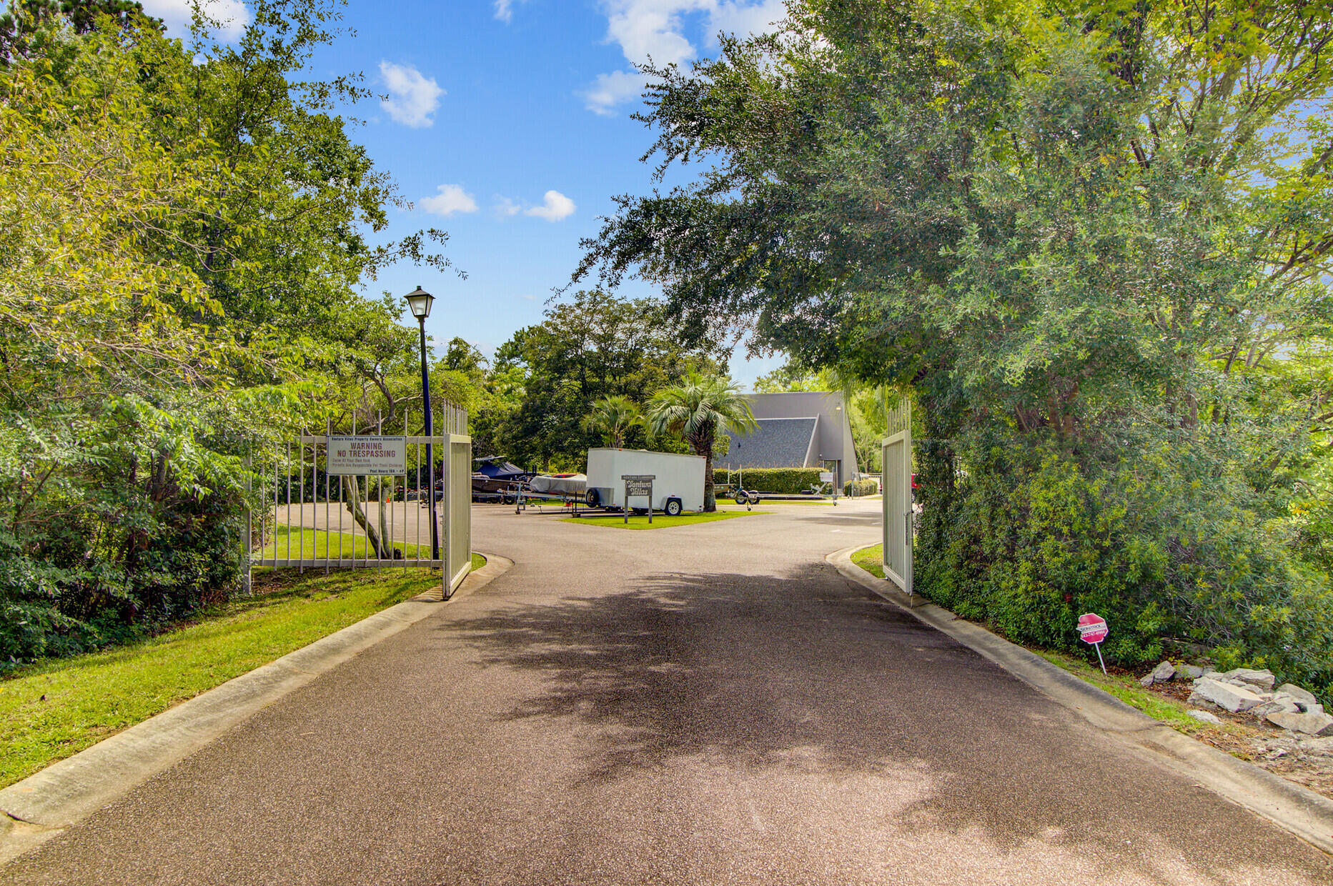 207 Ventura Place