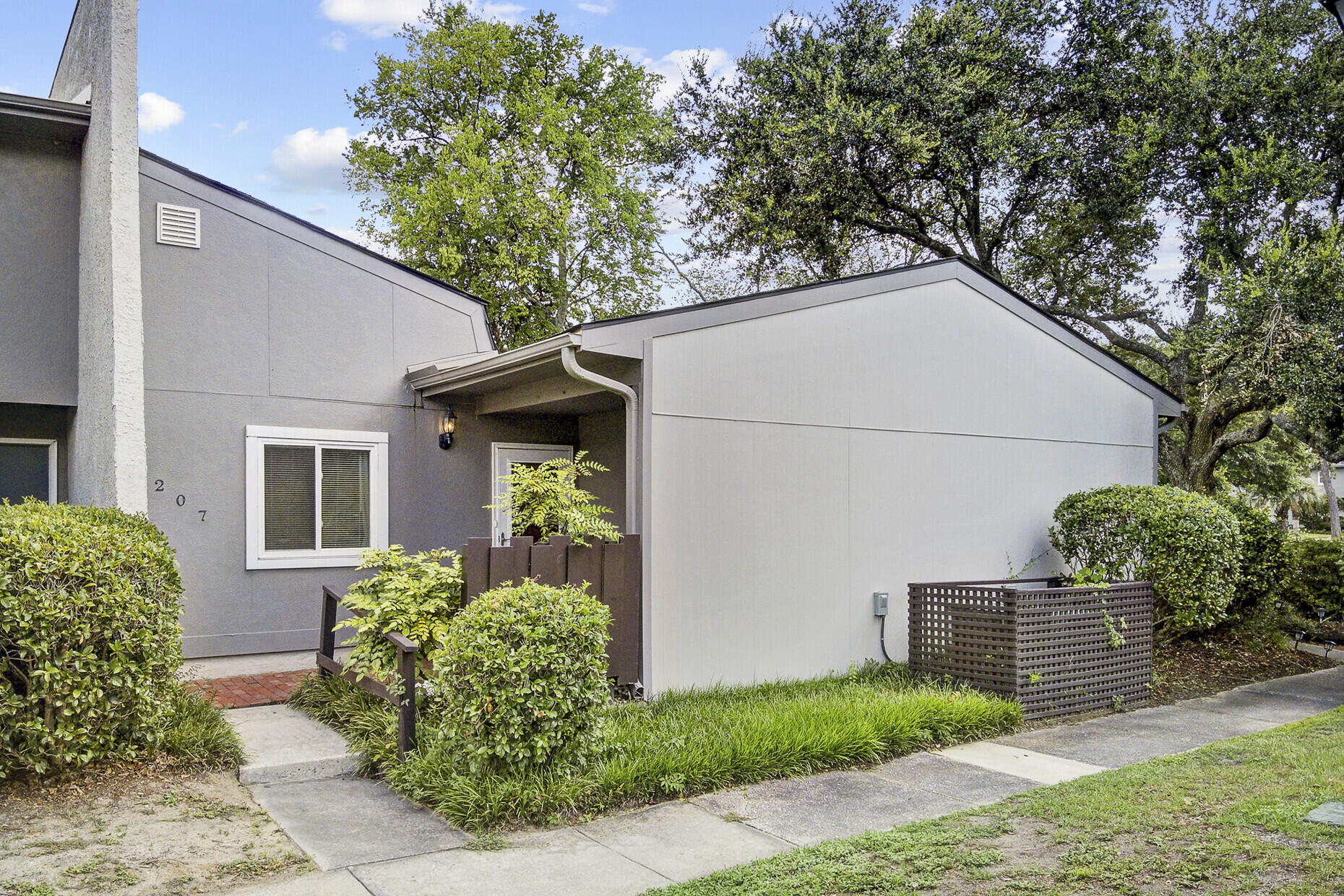 207 Ventura Place